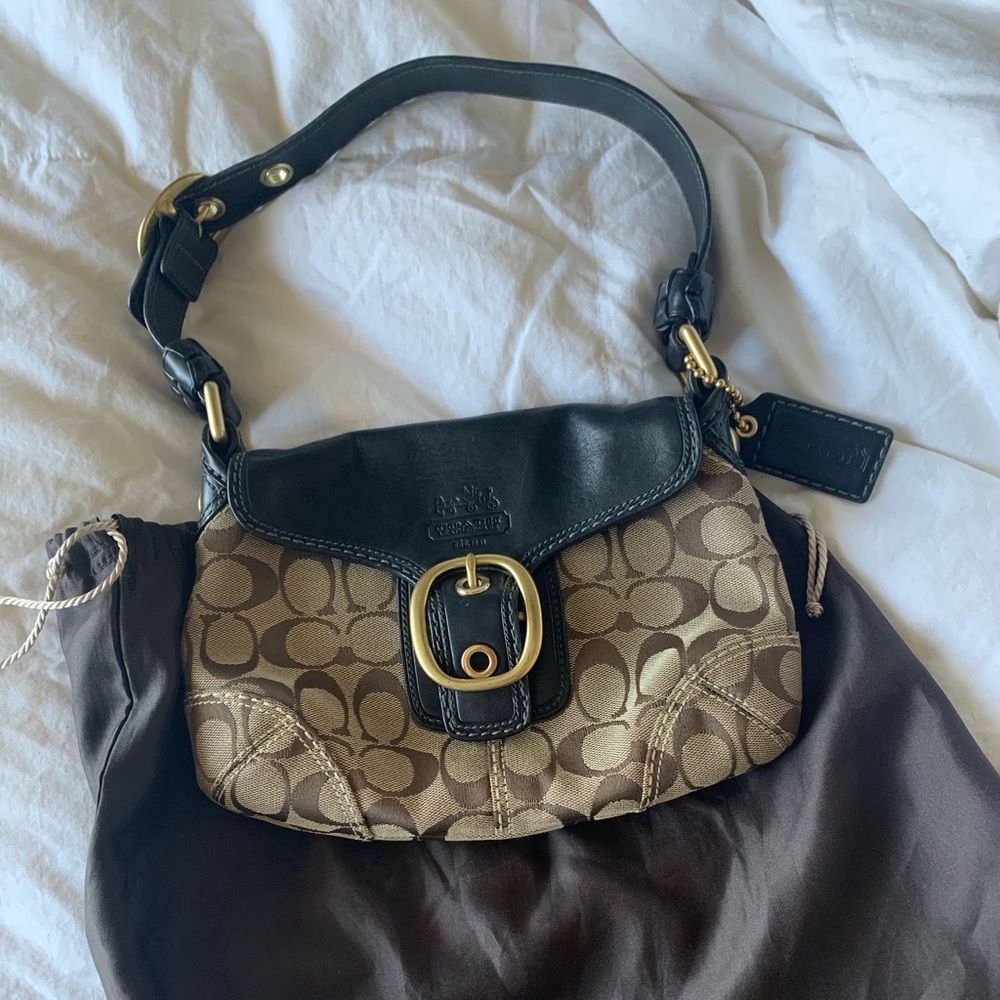 $Sale$ Beautiful Coach shoulder bag